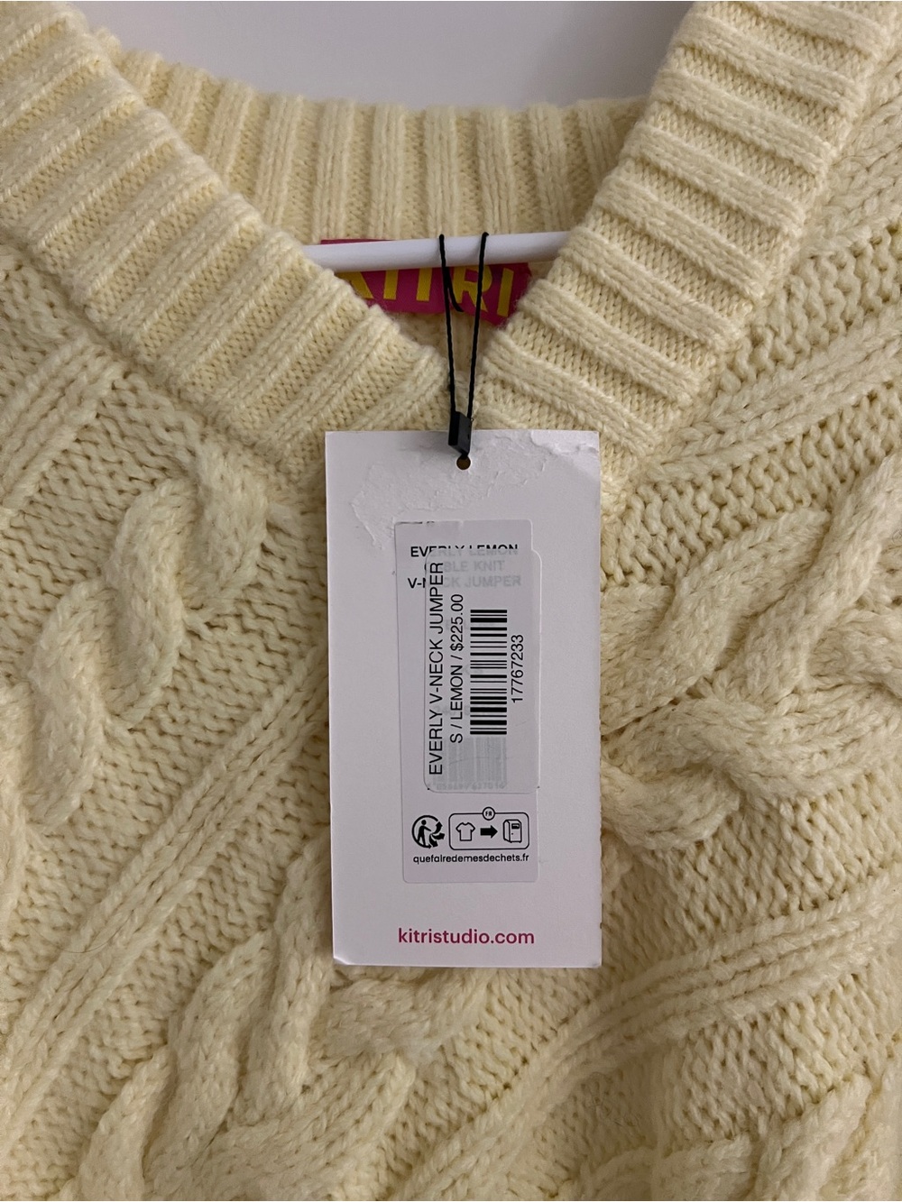 KITRI Soft Yellow Cable-Knit V-Neck Sweater - Picture 5 of 7